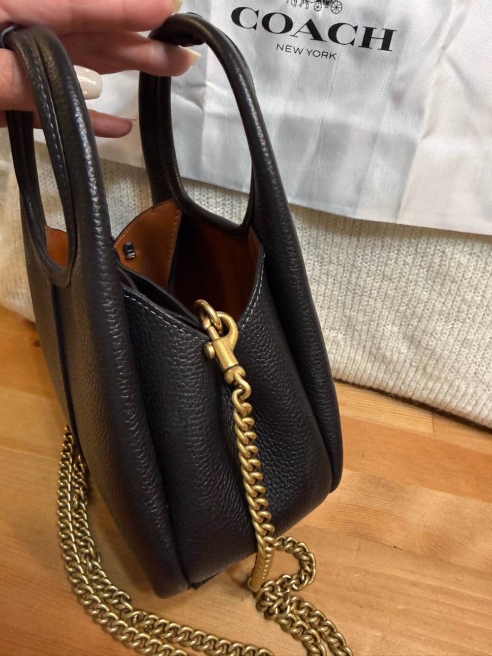 Coach Black Lana Shoulder Bag 19 with Gold Chain - Picture 4 of 6